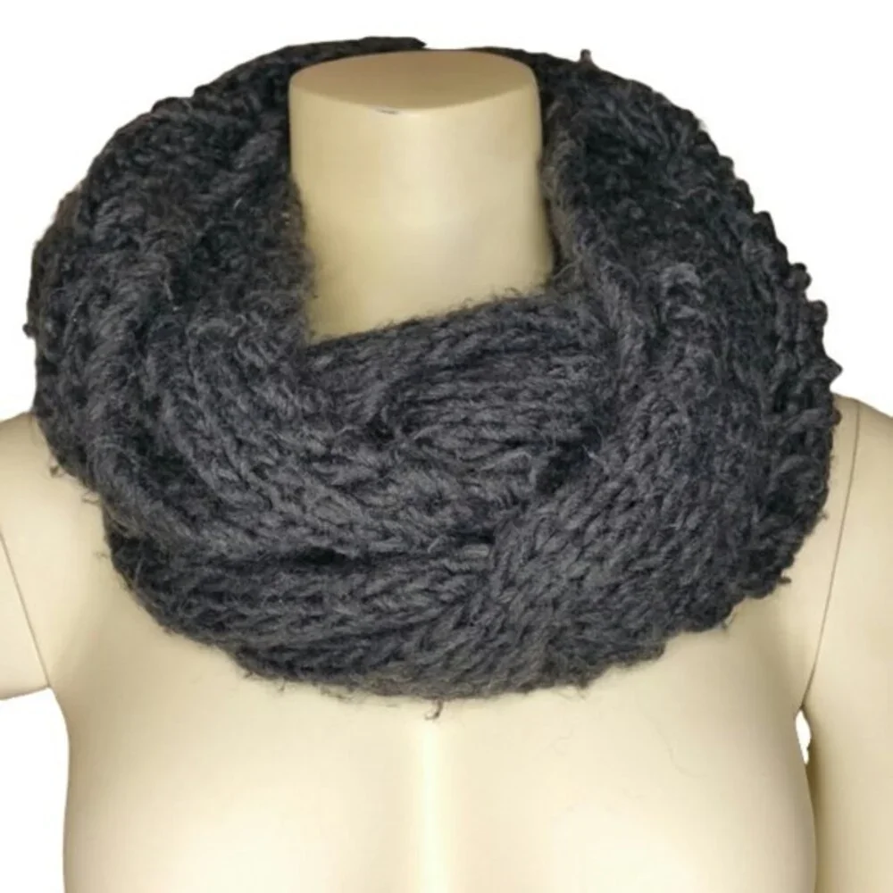 American Eagle Outfitters Chunky Gray Winter Scarf